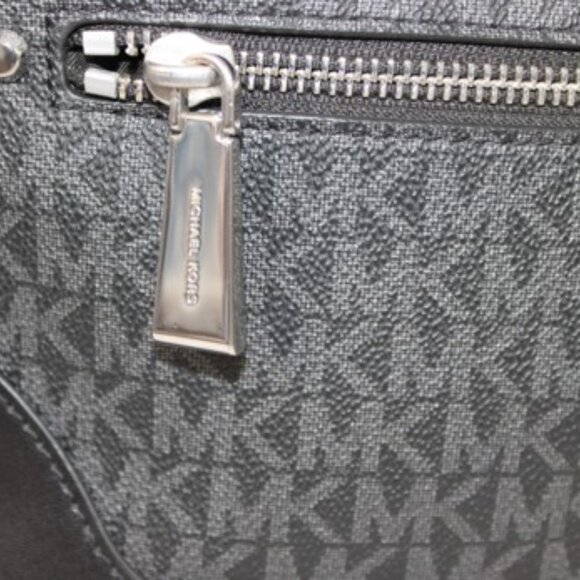 Michael Kors Logo Backpack & Jet Set Travel Wallet Set – Black Monogram - Picture 11 of 13